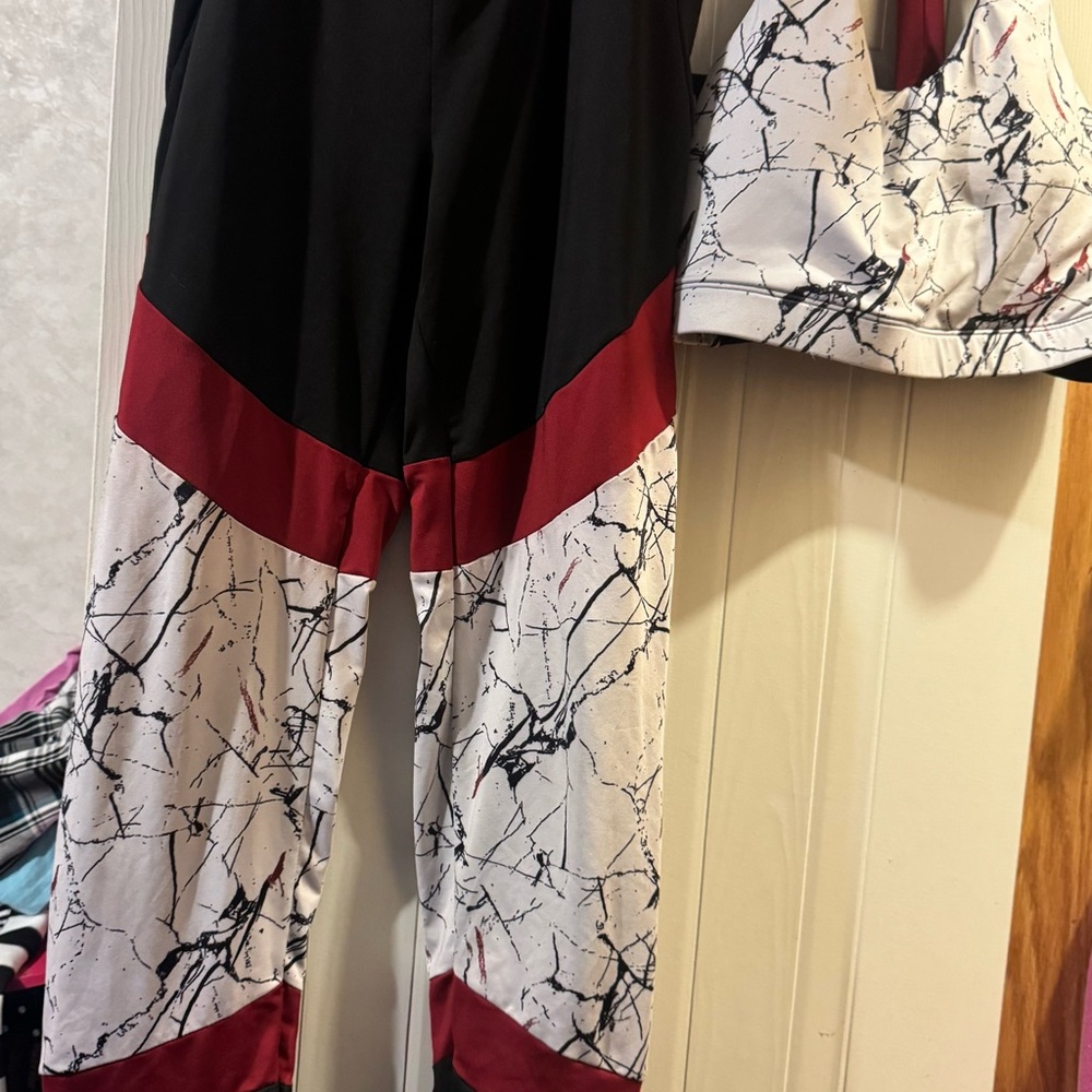 SHEIN Black and Red Abstract Leggings set